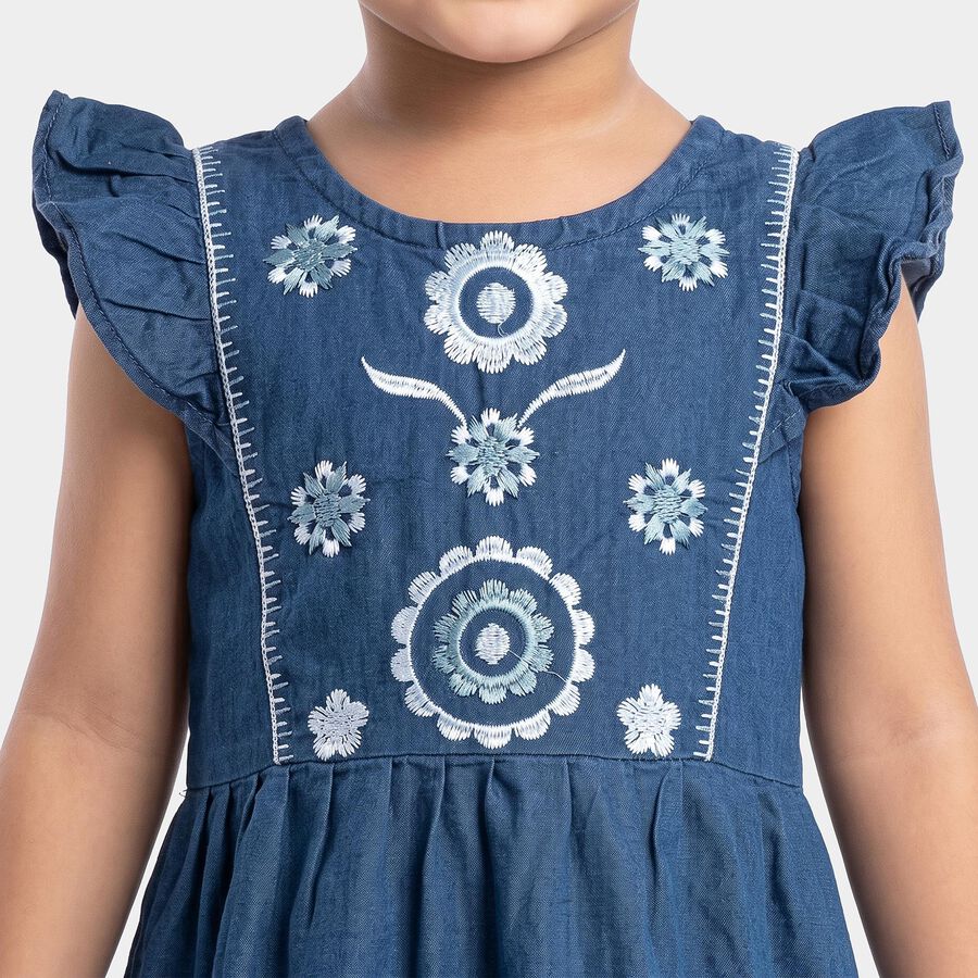 Girls' Blue Tiered Embroidered Ruffle Sleeve Frock, मध्यम नीला, large