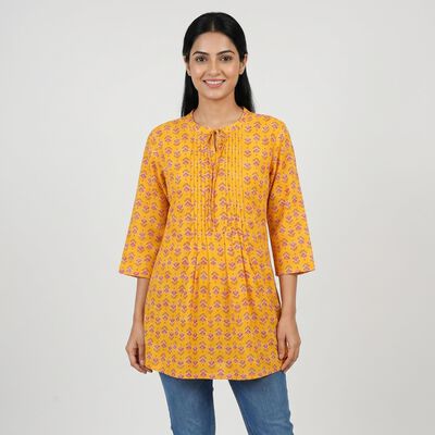 Women's Yellow Round Neck Printed Straight Kurti