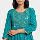 Women's Dark Green Round Neck Embroidered Kurti, गहरा हरा, small