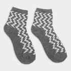 Women's Muted Charcoal Grey Regular Fit Zigzag Pattern Ankle Socks, मिश्रित हल्का ग्रे, small