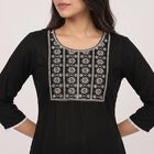Women's Black Round Neck Embroidered Kurta, काला, small