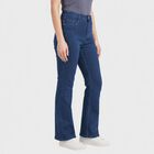 Women's Blue Bootcut Fit Lightly Faded Jeans, मध्यम नीला, small