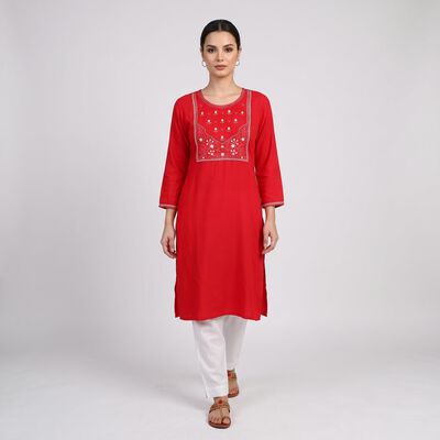 Women's Fuchsia Round Neck Embroidered Kurta