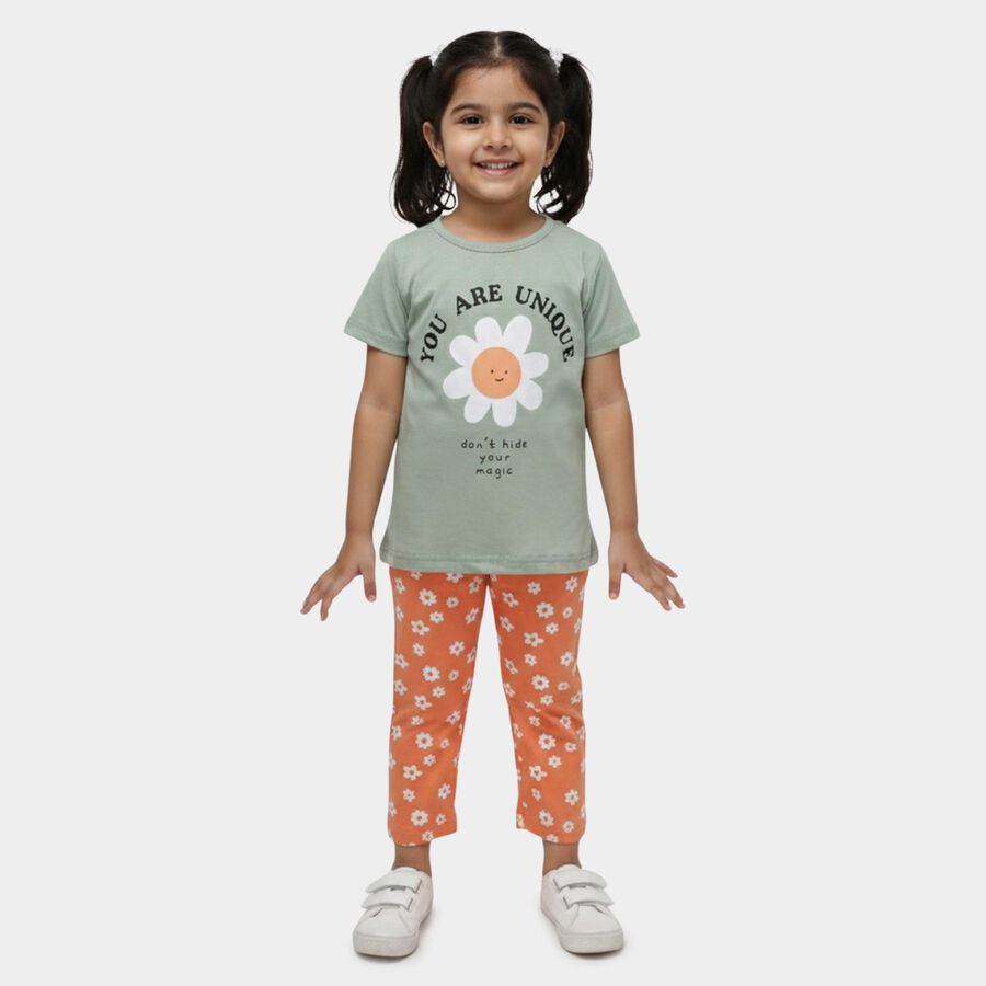 Girls' Multicolour Round Neck Printed Top and Capri Set, हल्का हरा, large