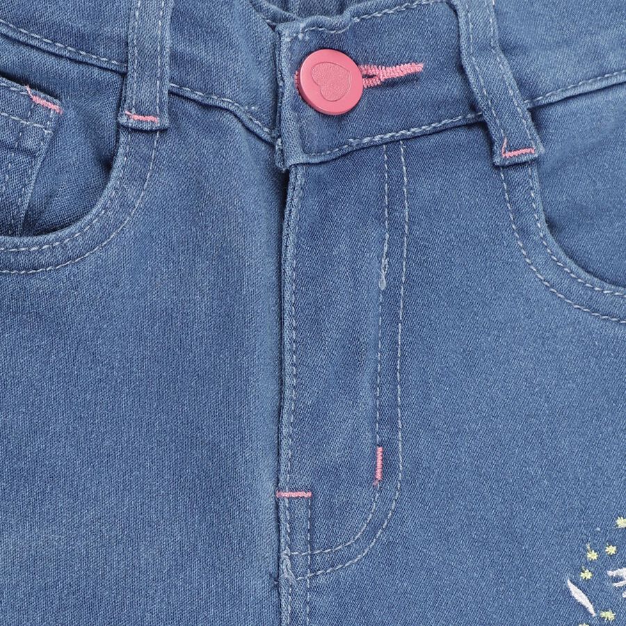 Girls' Stonewashed Blue Regular Fit Embroidered Jeans, मध्यम नीला, large image number null