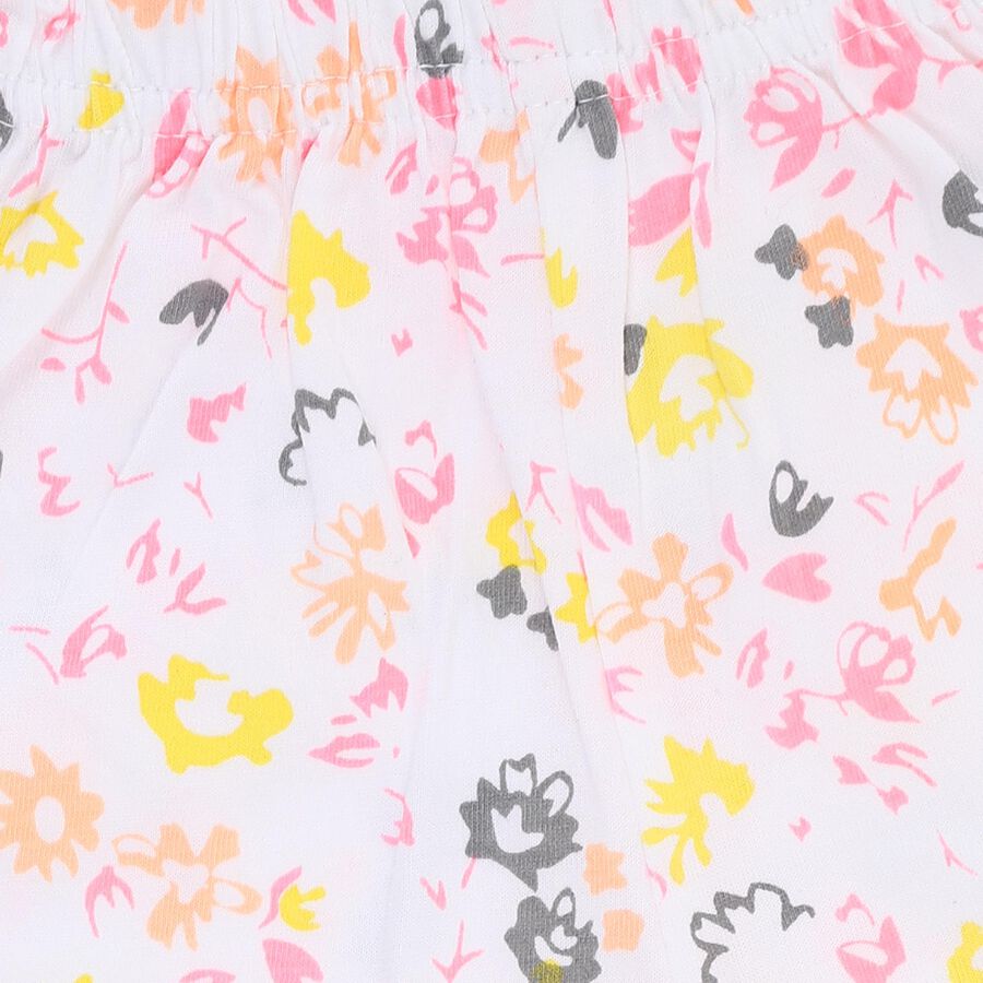 Infant Girl Bright Yellow Cotton Sleeveless Top and Floral Shorts Set, पीला, large image number null