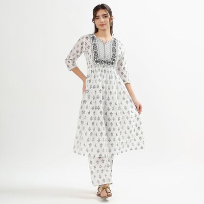 Women's Rich White Embroidered V-Neck Kurta