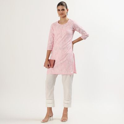 Women's Soft Pastel Pink Round Neck Floral Printed Kurta
