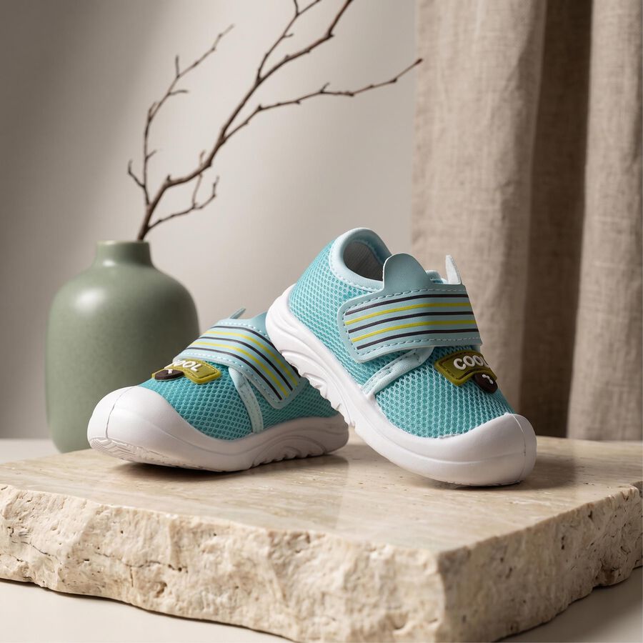 Boys' Light Blue Velcro Strap Sneakers, नीला, large