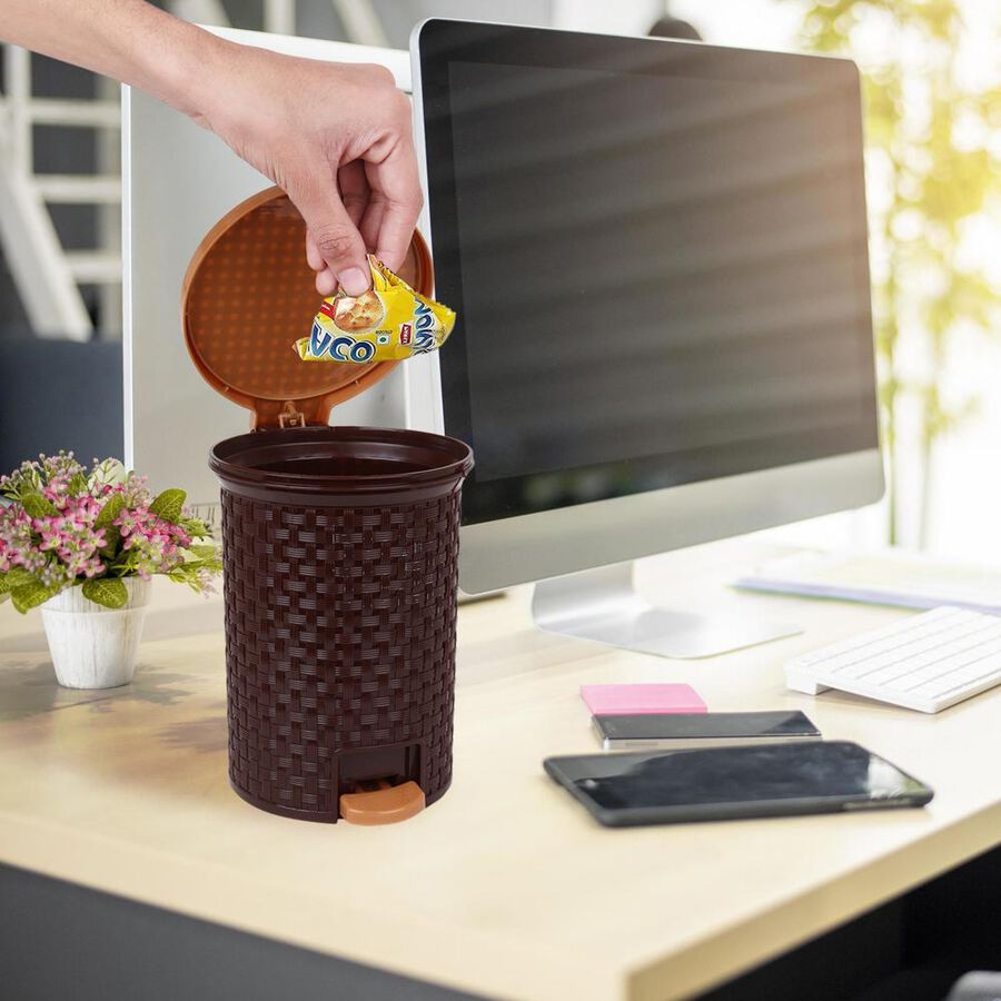 1.8 L Plastic Dustbin, , large image number null