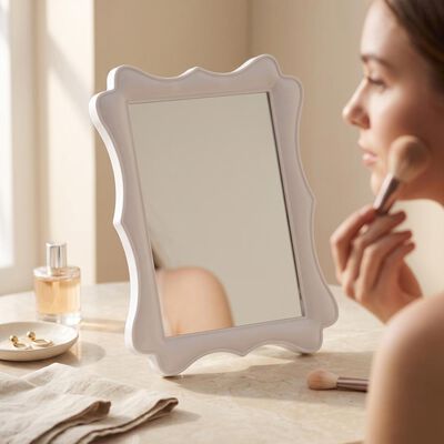 White Mirror