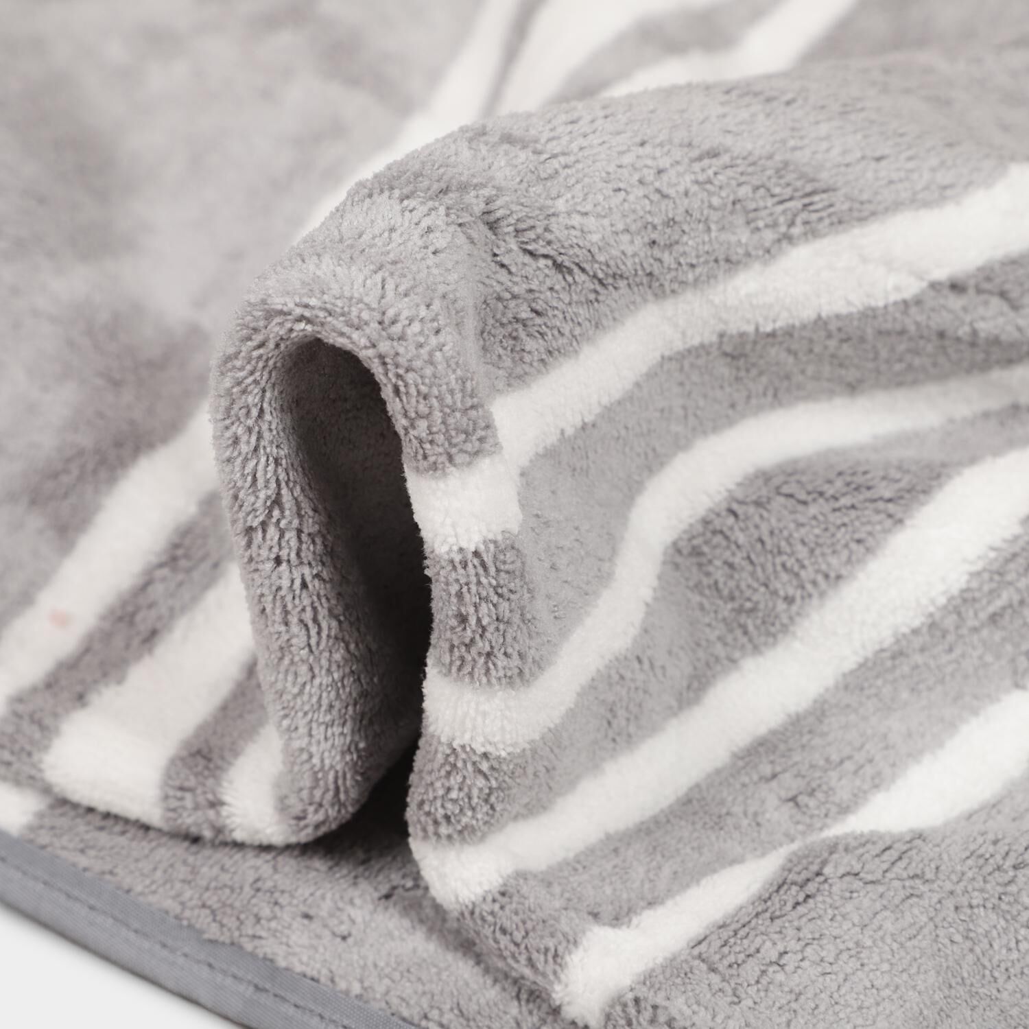 Home Beautiful 270 GSM Grey Microfiber Bath Towel | Vishal Mega